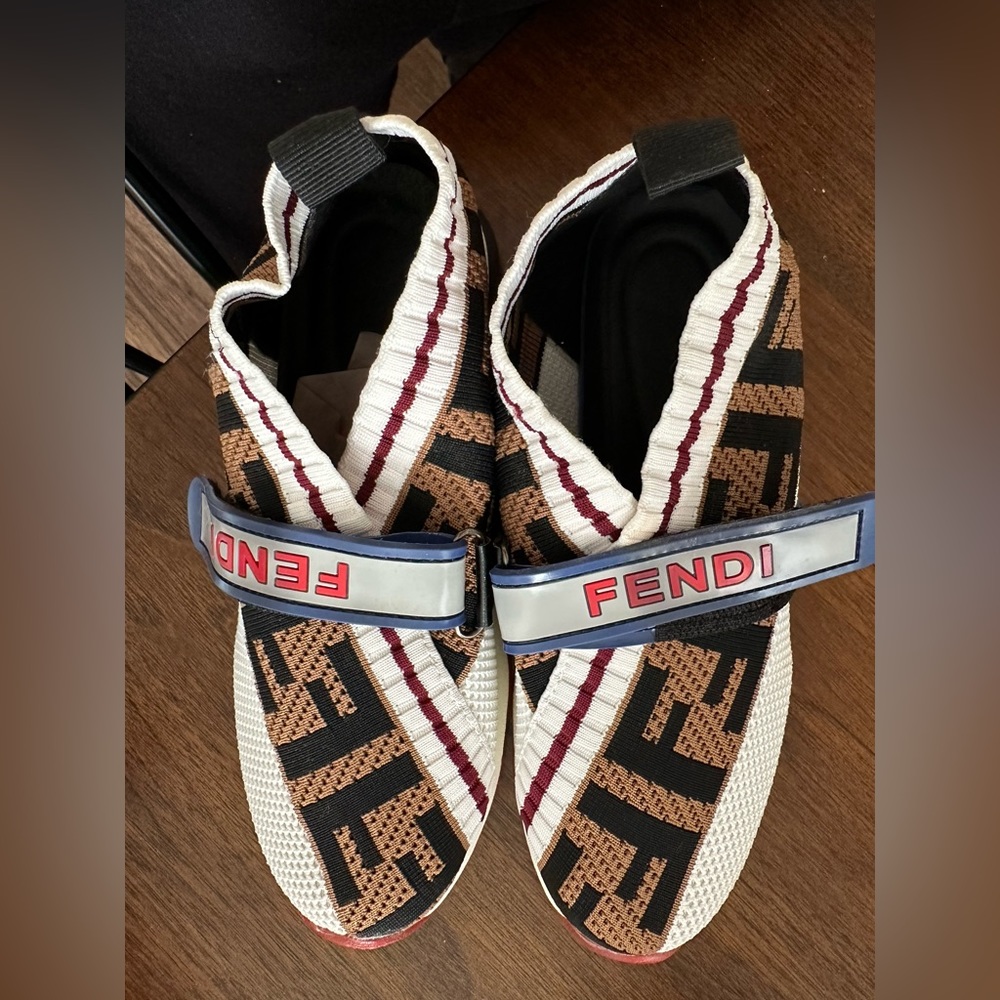 DUBE Fendi women’s shoes 6.5